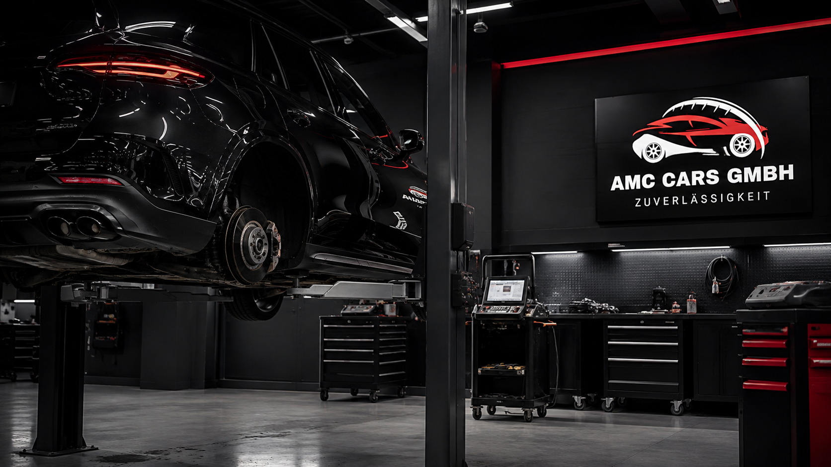 Fahrzeug auf der Hebebühne in der AMC Cars Werkstatt